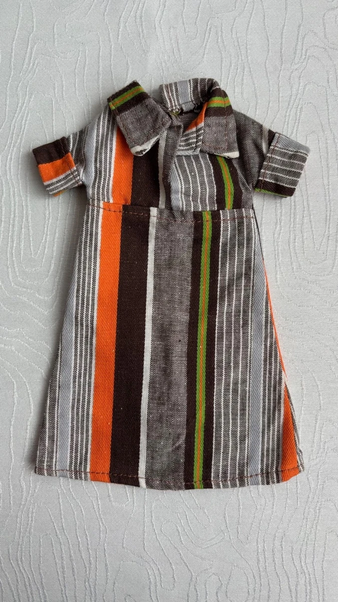 belle robe poupée de mode ou autre poupée ancienne