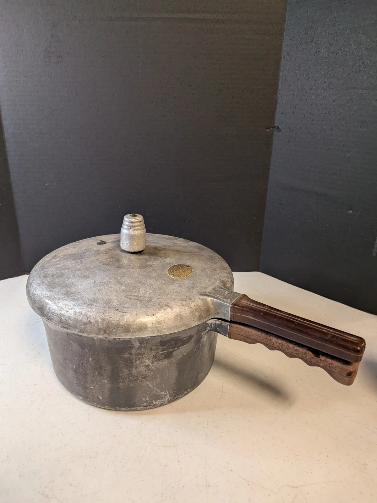 VINTAGE NATIONAL PRESTO MEAT-MASTER 6-QUART PRESSURE COOKER MODEL 40