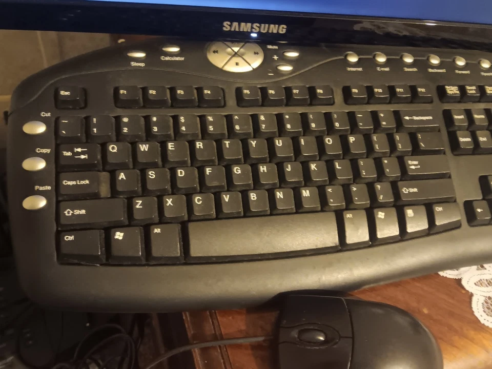 21" Samsung TV Monitor On Stand With Emachine Keyboard - Image 3 of 3