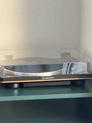 Audio-Technica AT-LP70XBT Bluetooth Turntable   used once   Excellent Condition