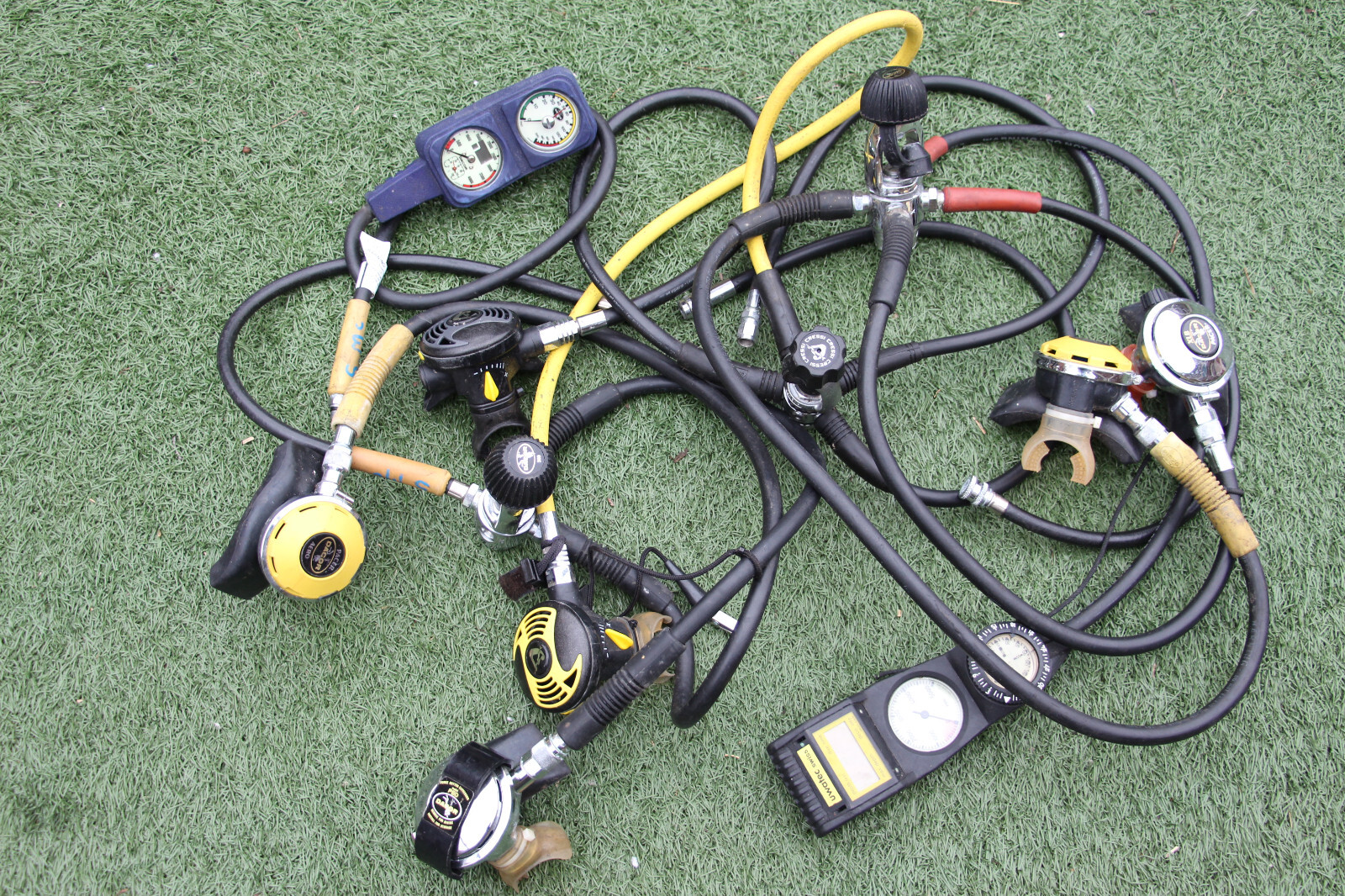 DACOR, CRESSI & UWATEC SCUBA DIVING REGULATORS, RESPORATORS & GAUGES