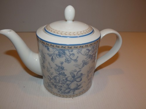 Royal Doulton Studio Provence Tea Pot, Blue Flowers-Small Flaw - Picture 4 of 9