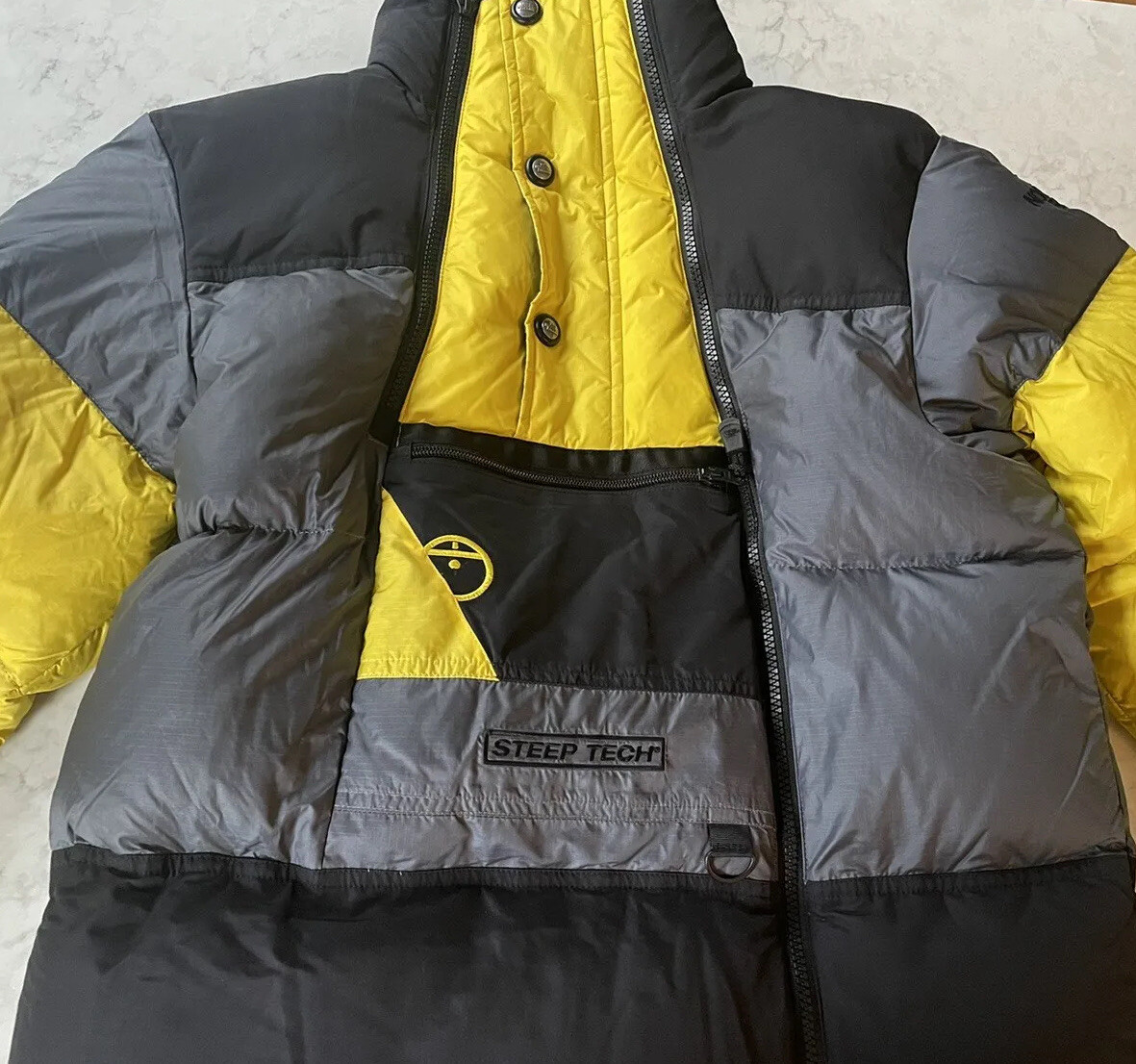 22020 THE NORTH FACE STEEP TECH DOWN JACKET GREY x TNF BLACK x