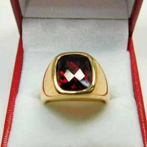 Anillo de compromiso de banda de granate rojo corte cojín de 4 quilates enchapado en oro amarillo de 14 quilates Foto 2 de 4