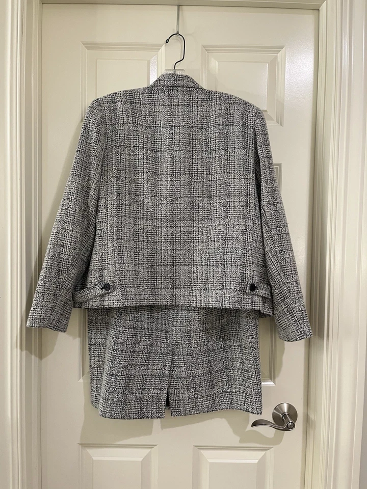 villager liz claiborne women 2- piece skirt suits size 14P - Image 2 of 4