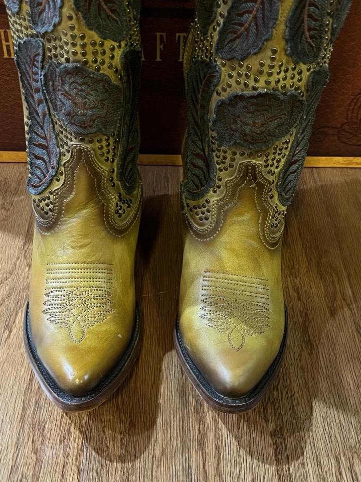 Botas vaqueras Corral por encima de la rodilla para mujer nuevas en caja. Amarillo mostaza talla 8 Foto 2 de 4