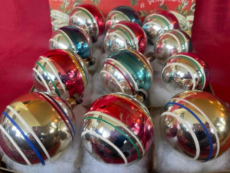 12 GREAT VINTAGE 1940s PREMIER CHRISTMAS ORNAMENTS IN ORIGINAL BOX : MADE IN USA - Image 4 of 4