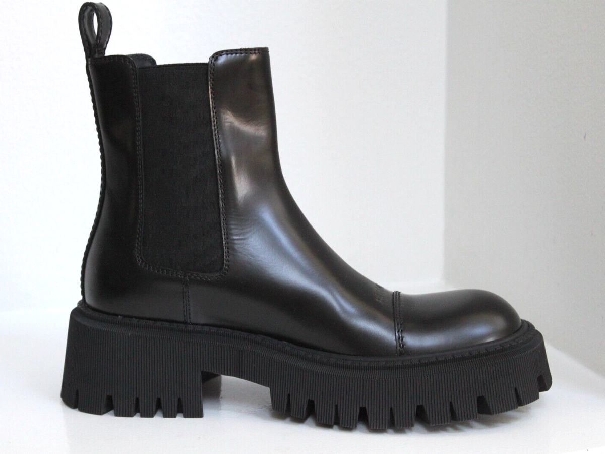 New sz 8.5 / 39 Balenciaga Black Leather Tractor Chelsea Pull on
