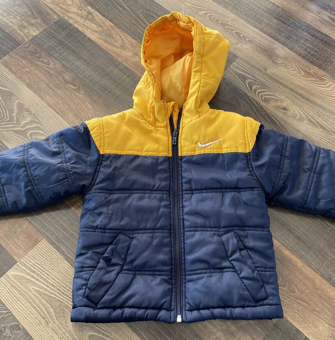 SACAI X NIKE Nike Puffer Giacca con Cappuccio Navy E Giallo Bambino Taglia 2T