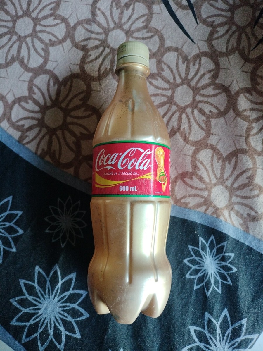 COCA COLA 2006 FIFA WORLD CUP GOLD Plastic 600ML COKE BOTTLE