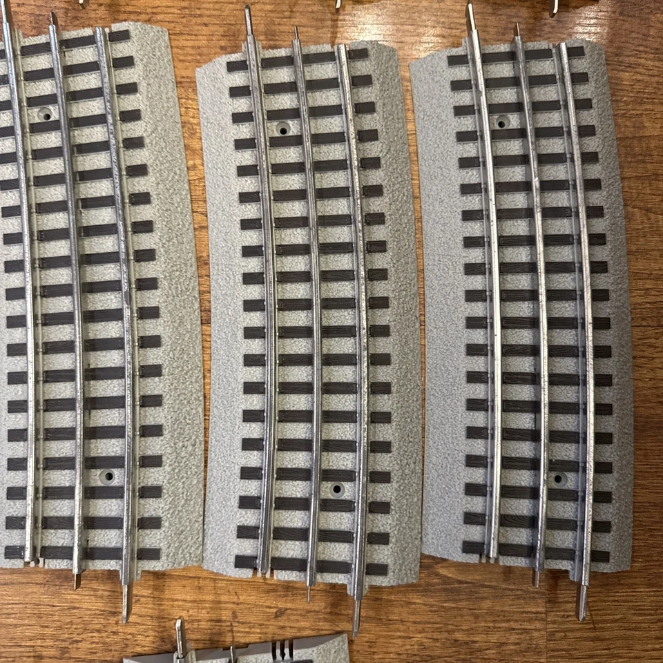 Lionel 6-12061 FasTrack O84 Curve Track Section 19 pieces in EUC - Image 4 of 4
