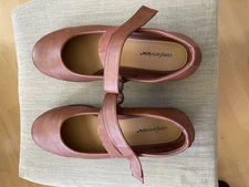 Women's Comfort View Carla Size 9.5WW gently used Low Heal  Fawn Color