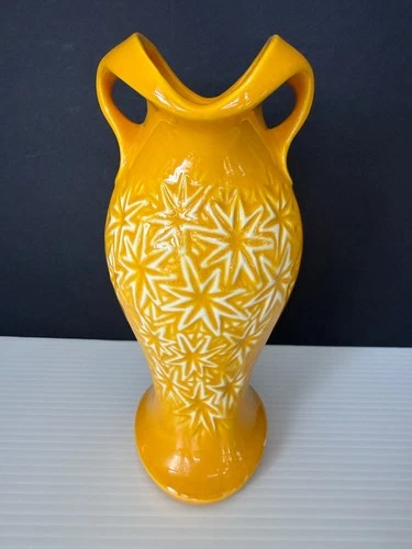 VTG. 1968 USA McCoy Pottery ceramic bright yellow atomic starburst flower vase