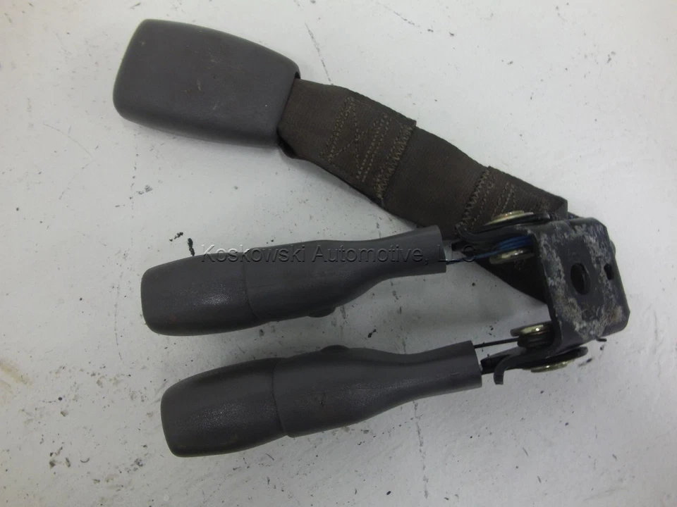 93 JEEP GRAND CHEROKEE 后座皮带扣套装 5DN43PF8 灰色 94 — 第 3/3 张图片