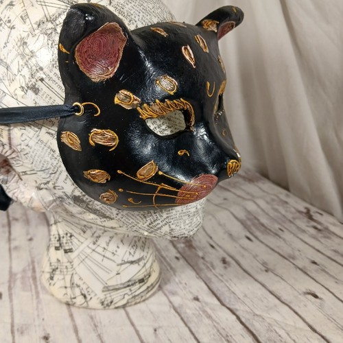 Máscara de gato veneciano de colección negra dorada rosa pintada a mano mascarada papel maché - Imagen 10 de 11