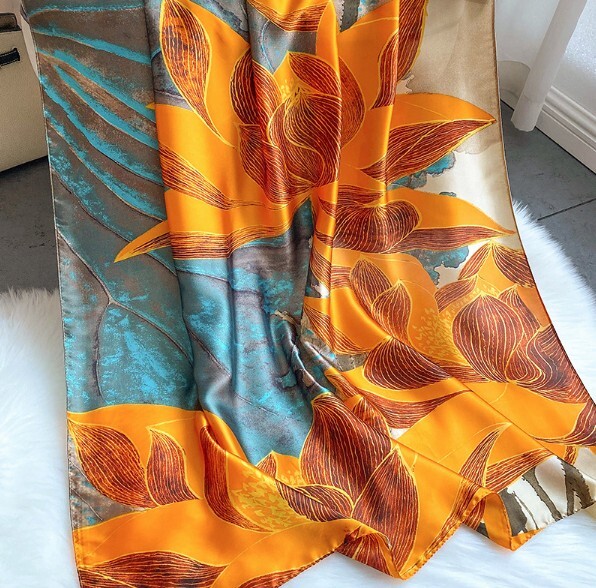 GLORIS Seidenschal Damen 90x90 Cm - Elegantes Satin-Tuch In Orange Mit Mäandermuster