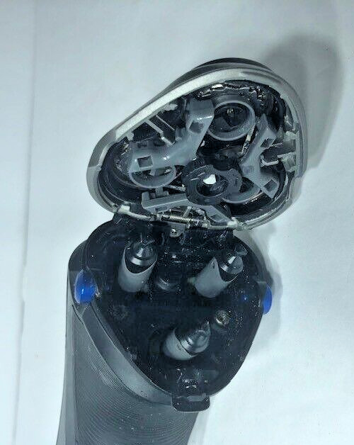 Philips Norelco Aquatec Wet & Dry Electric Razor AT928  Includes Charger Works