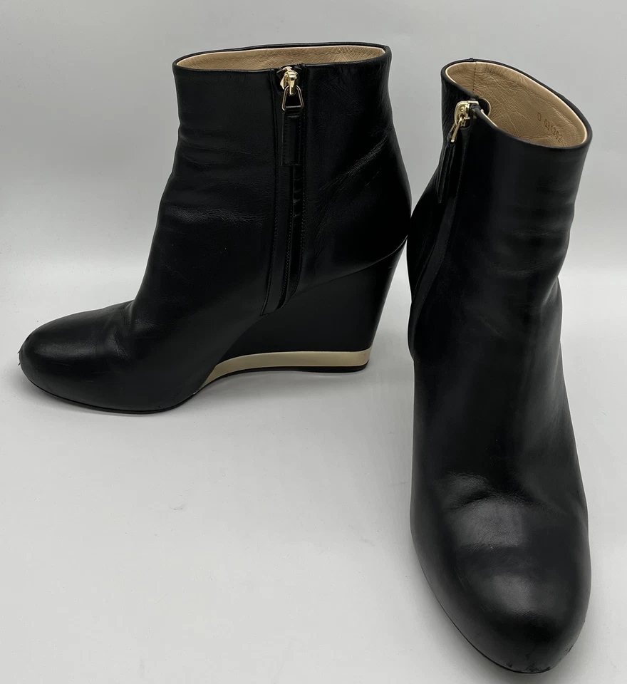Botín de cuña Chanel de cuero negro al tobillo con parte inferior en tono dorado + logotipo CC talla 40 Foto 2 de 4