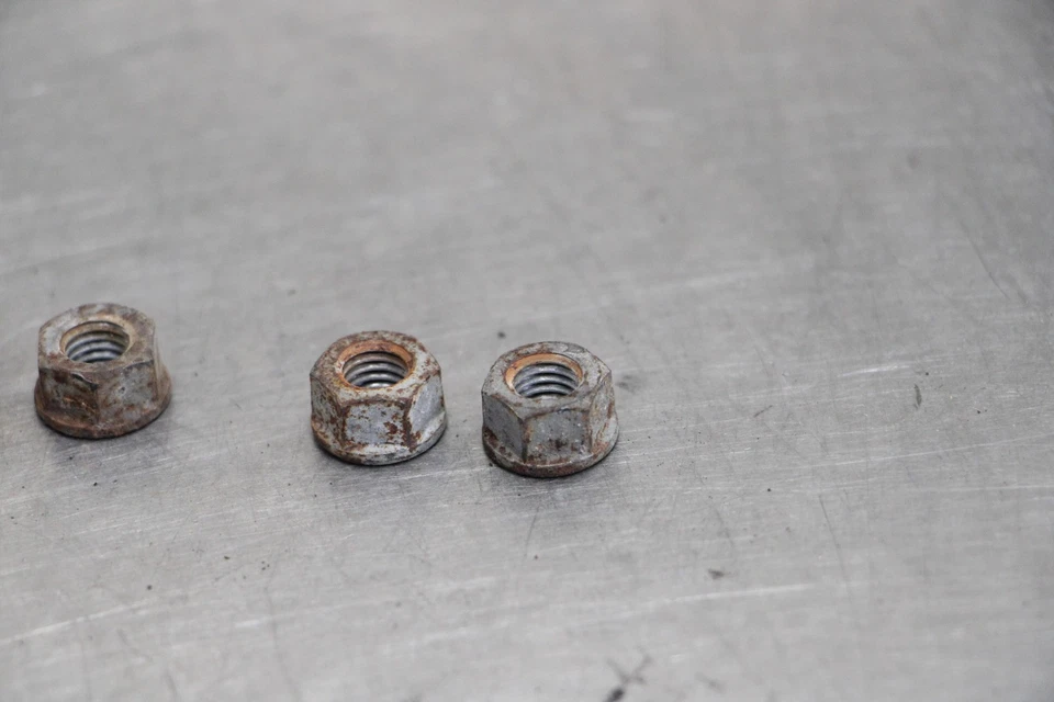 13-17 KAWASAKI NINJA 300 Exhaust Bolts Nuts Foto 2 de 4