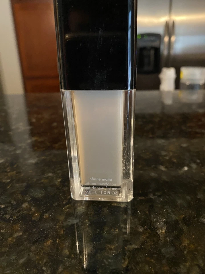 Матовая основа под макияж Calvin Klein Infinite без масла 1 жидкая унция - #202 «Tawny» - без коробки - Изображение 2 из 3