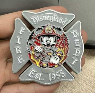 Disneyland Fire Department est 1955 shield Mickey Mouse Challenge Coin