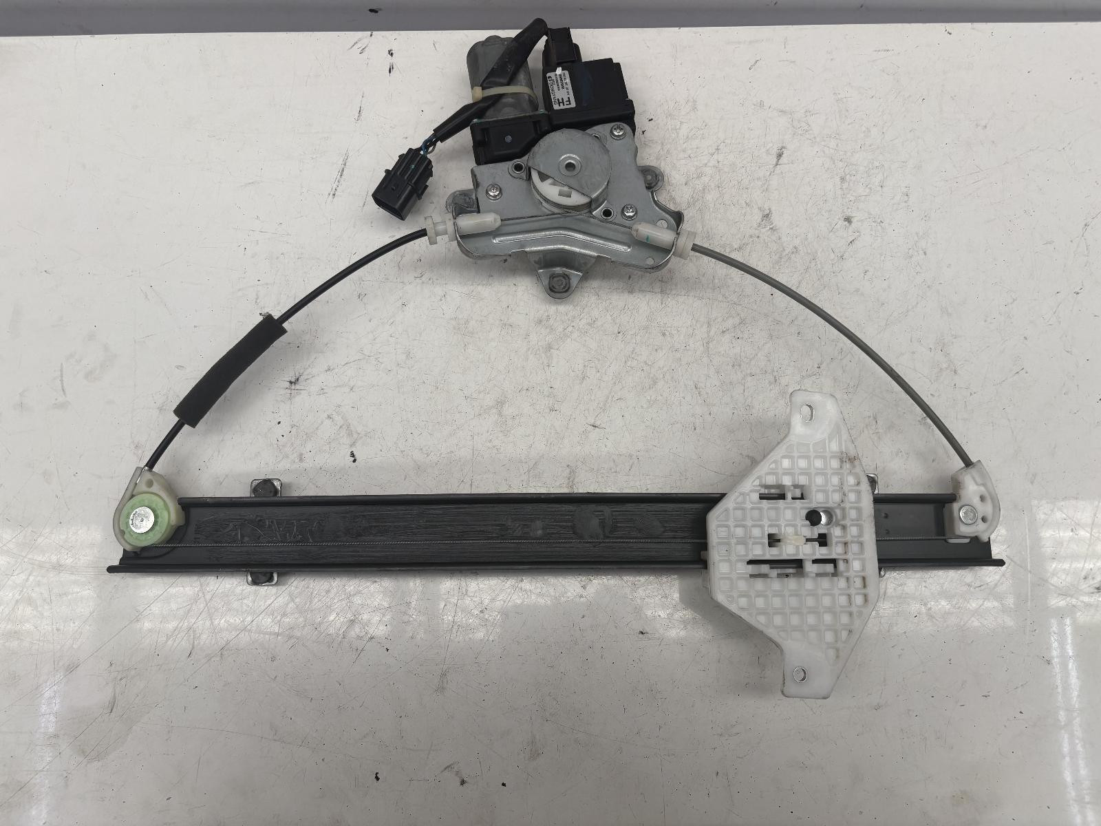 Holden Captiva Right Rear Window Regulator CG 11/2009-06/2018 - thumbnail 3
