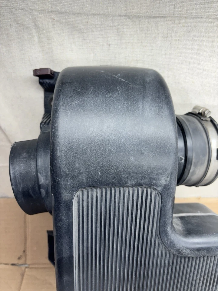 02-08 Envoy Chevy Trailblazer Vortec 4200 caja de aire resonador de admisión sin puerto lateral2 Foto 3 de 4