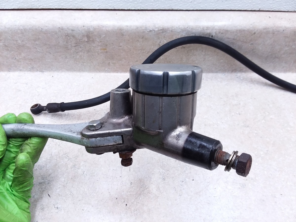 Kawasaki 900 Z1 KZ900 LTD Front Brake Master Cylinder FOR PARTS