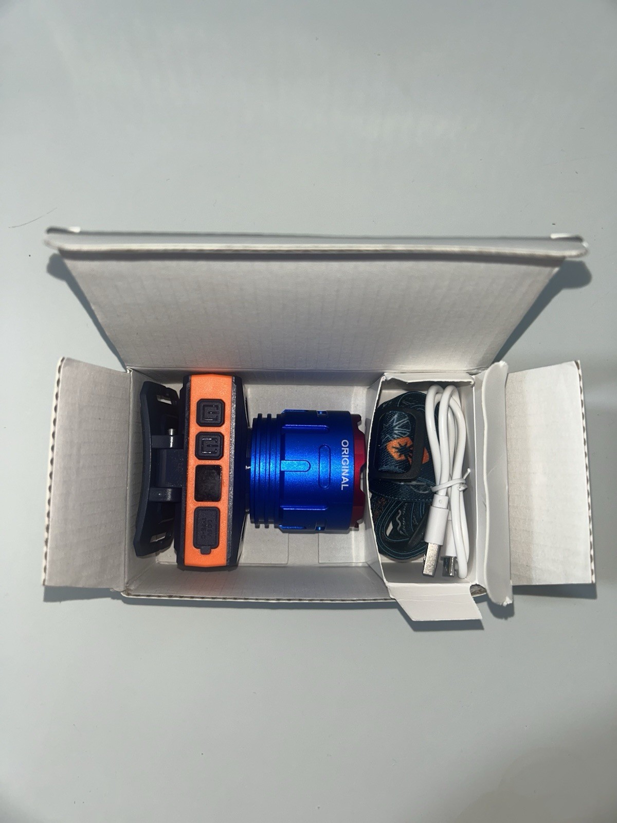 Lampe frontale LED puissante étanche IPX5 avec faisceau réglable zoomable