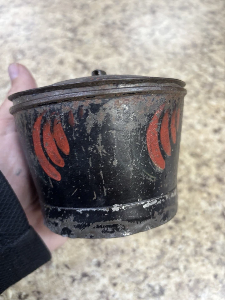 Antiguo tole pintado redondo lata 4x4x3,5" aproximadamente. Foto 4 de 4