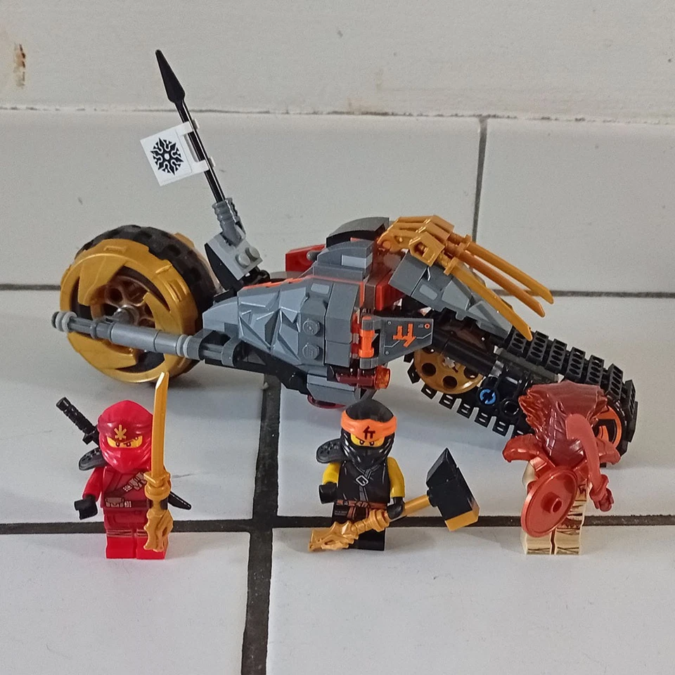 LEGO Ninjago 70672 Cole's Dirt Bike, photo 1 sur 3