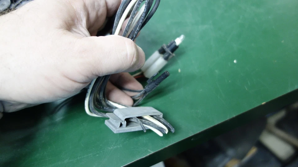 Volvo BEHR HVAC Controls 85107796 - Image 4 of 4