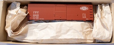 Accurail HO #1811 36' Double-Sheathed Wood Boxcar, Steel Roof, Wood Ends - Kit -