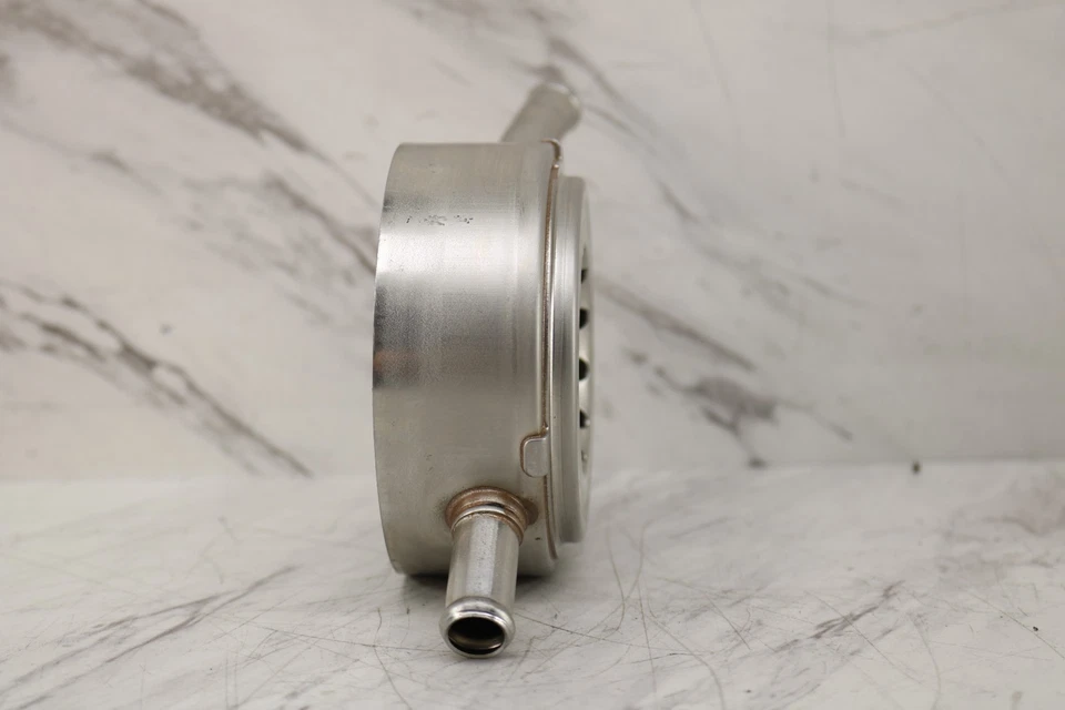 03-06 350Z 03-07 G35 VQ35DE ENFRIADOR DE ACEITE ARENA QUE PLACA MONTAJE OEM 21305-AM601 Foto 3 de 4