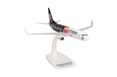 Herpa Snap-Fit Boeing 737-800 SunExpress Eintracht Frankfurt ''Adler im Anflug'' T