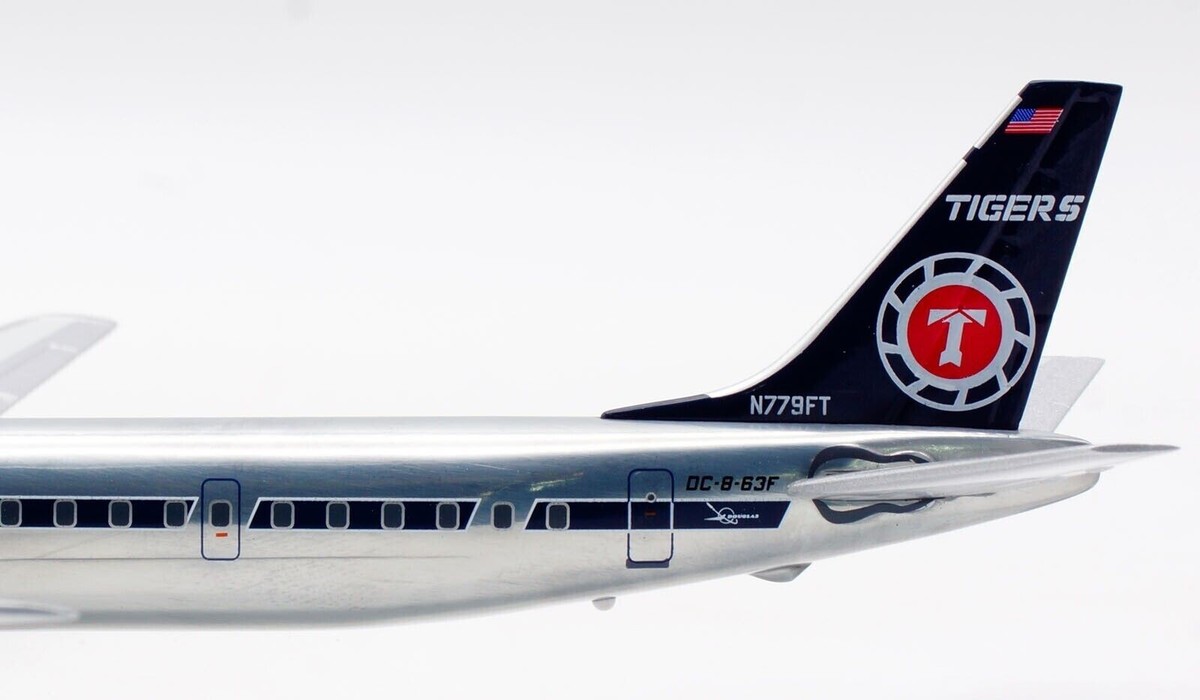 航空機・ヘリコプター CJ WINGS 1/400 FLYING TIGER DC-8-63F CJ WINGS 1/400 FLYING TIGER DC-8-63F