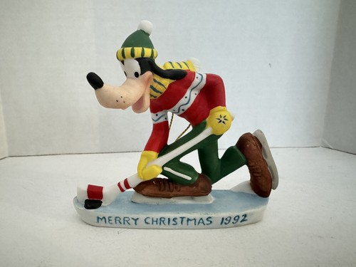 Disney Goofy Merry Christmas 1992 Porcelain Ornament - 第 1/4 張圖片