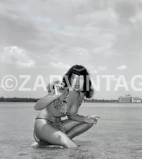 Vintage 1954 Bunny Yeager / Bettie Page In Bathing Suit Pin Up Photo #2778