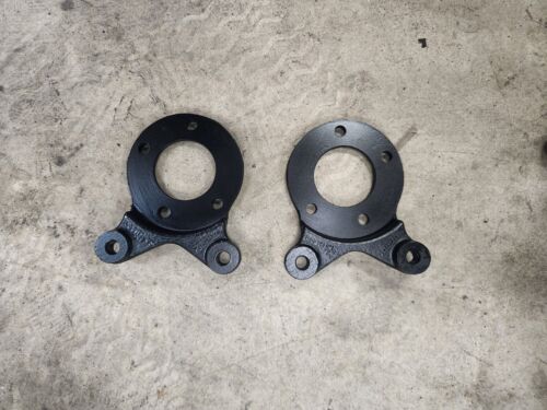 Triumph Late Tr4 TR4A TR250 TR6 Right & left Caliper Mounting Plates - Picture 2 of 2