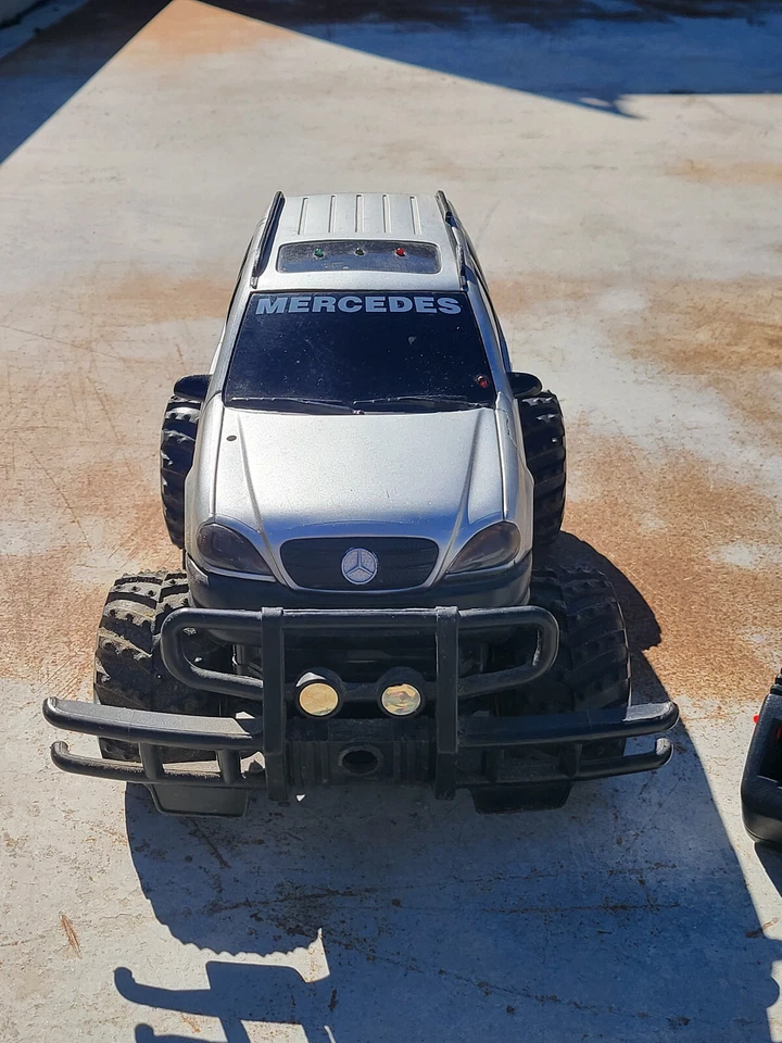 New Bright RC Mercedes ML 320 Modell Vintage 1998 Ferngesteuert Monster Truck - Bild 2 von 4