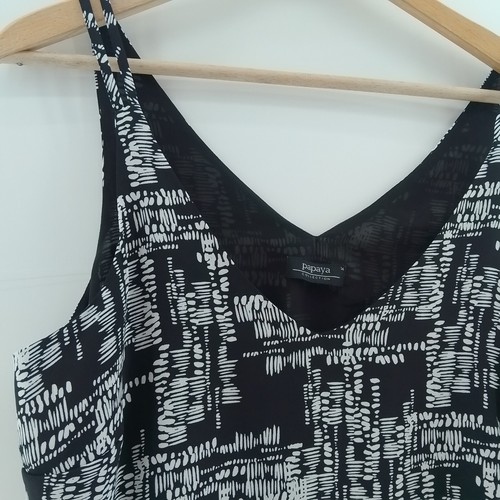 Papaya Collection Womens Top Size 14 Black White Geometric Cami Blouse V Neck - Picture 2 of 7