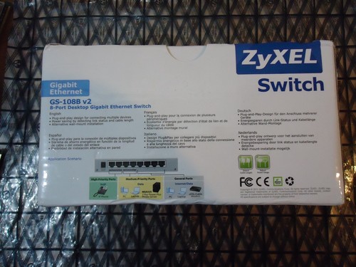 ZyXEL GS-108B v2 8-Port Desktop Gigabit Ethernet Switch Unmanaged - Zdjęcie 2 z 8