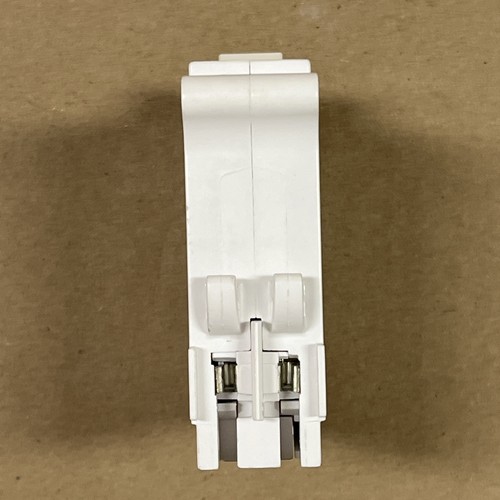 Disyuntor estándar enchufable Leviton LB115-T blanco 15A 1 polo - Imagen 5 de 6