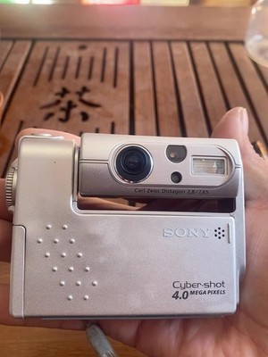 Sony Cyber-Shot DSC-F77 4.0MP Compact Digital Camera - Silver - 90