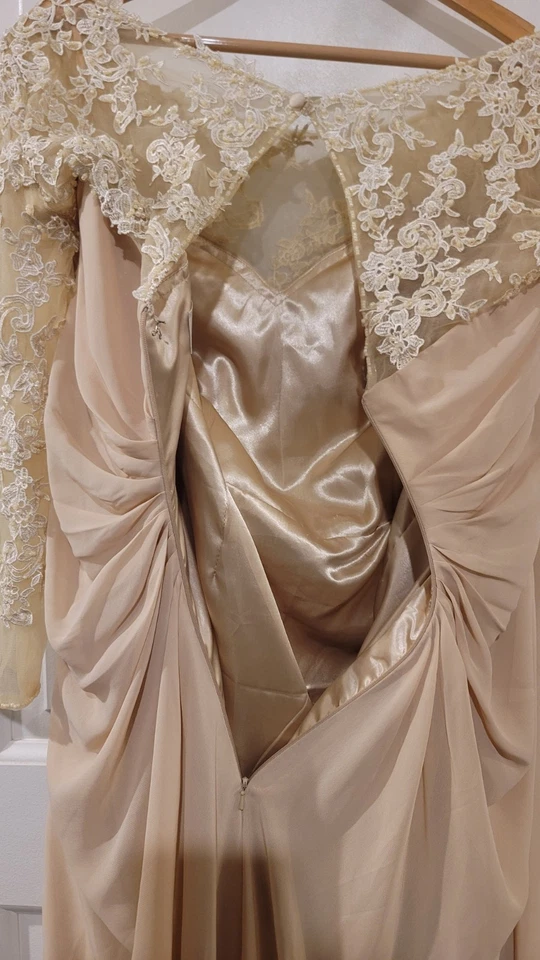 Vestido de noiva mãe da noiva XL 16-18 bege renda reunida com miçangas Ada's Bridal - Imagem 4 de 4