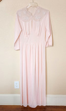 Vintage VANITY FAIR Soft Pink Long NIGHTGOWN Lingerie Size 38 Small