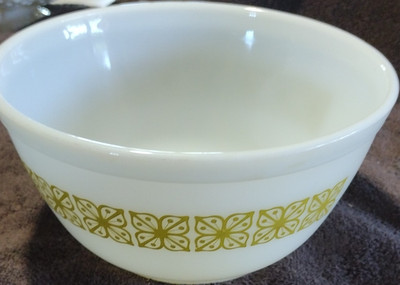 Pyrex 1960s White Green Geometric Nesting Round Glass Mixing Bowl Vintage