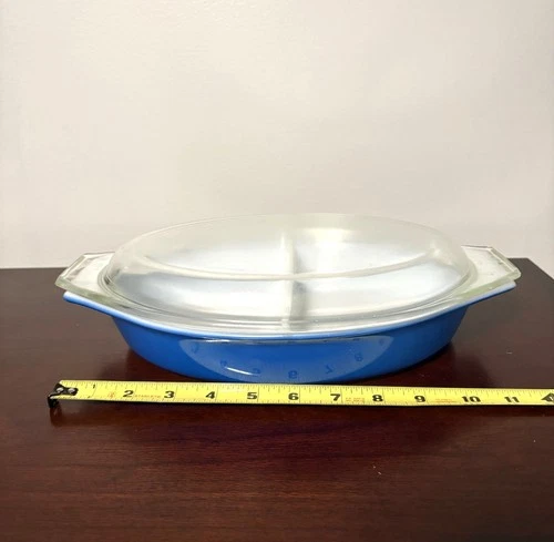 Vtg 1961-62 pyrex royal blue, oval 1.5 qt divided casserole dish with lid EUC