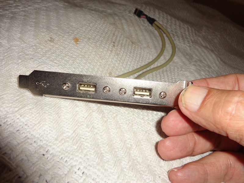 computer tower double usb jack component. untested