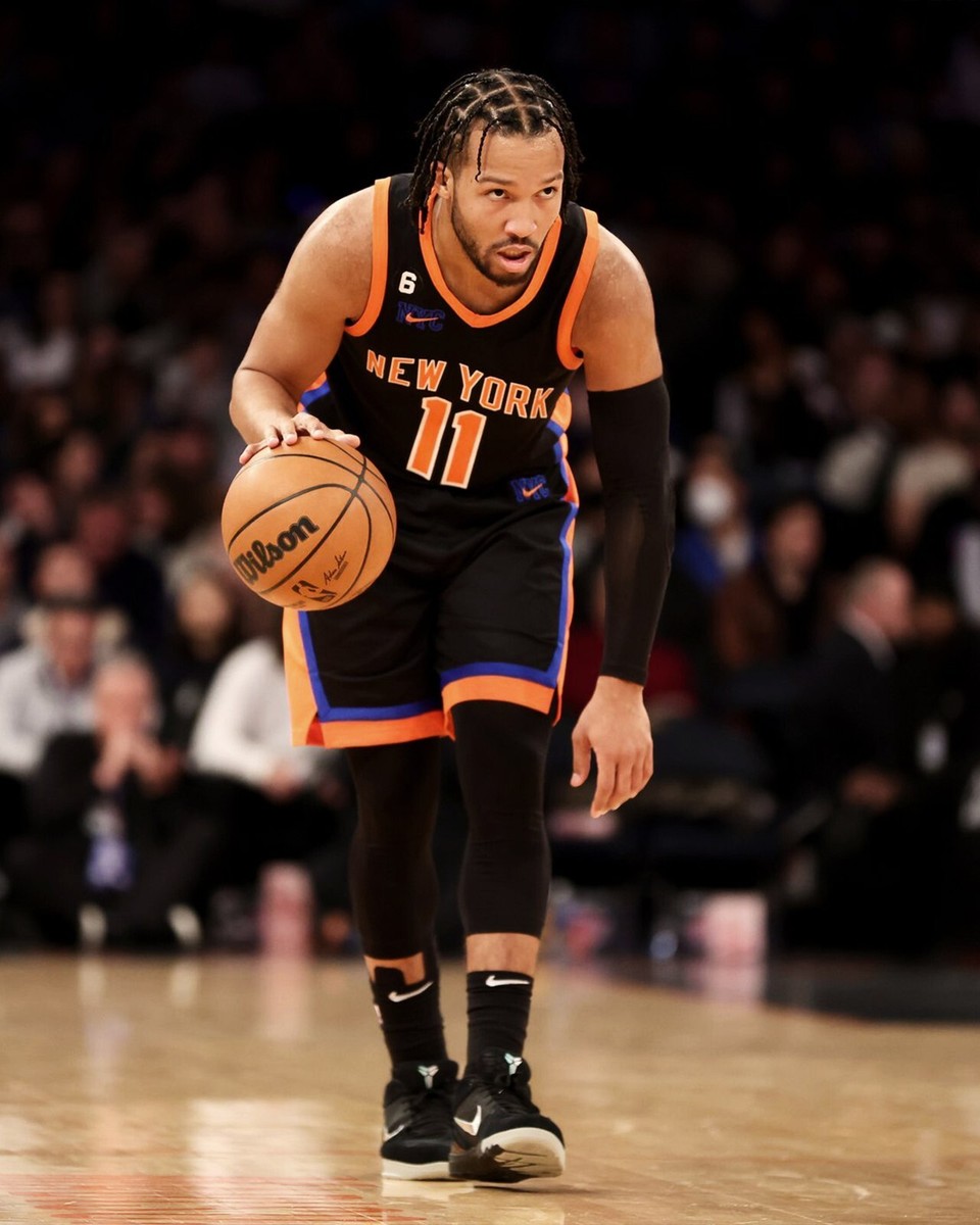 Jalen Brunson Scanning the Court New York Knicks 8x10 NBA